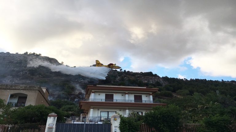 incendio-san-calogero-21-mag-2017 1280x720