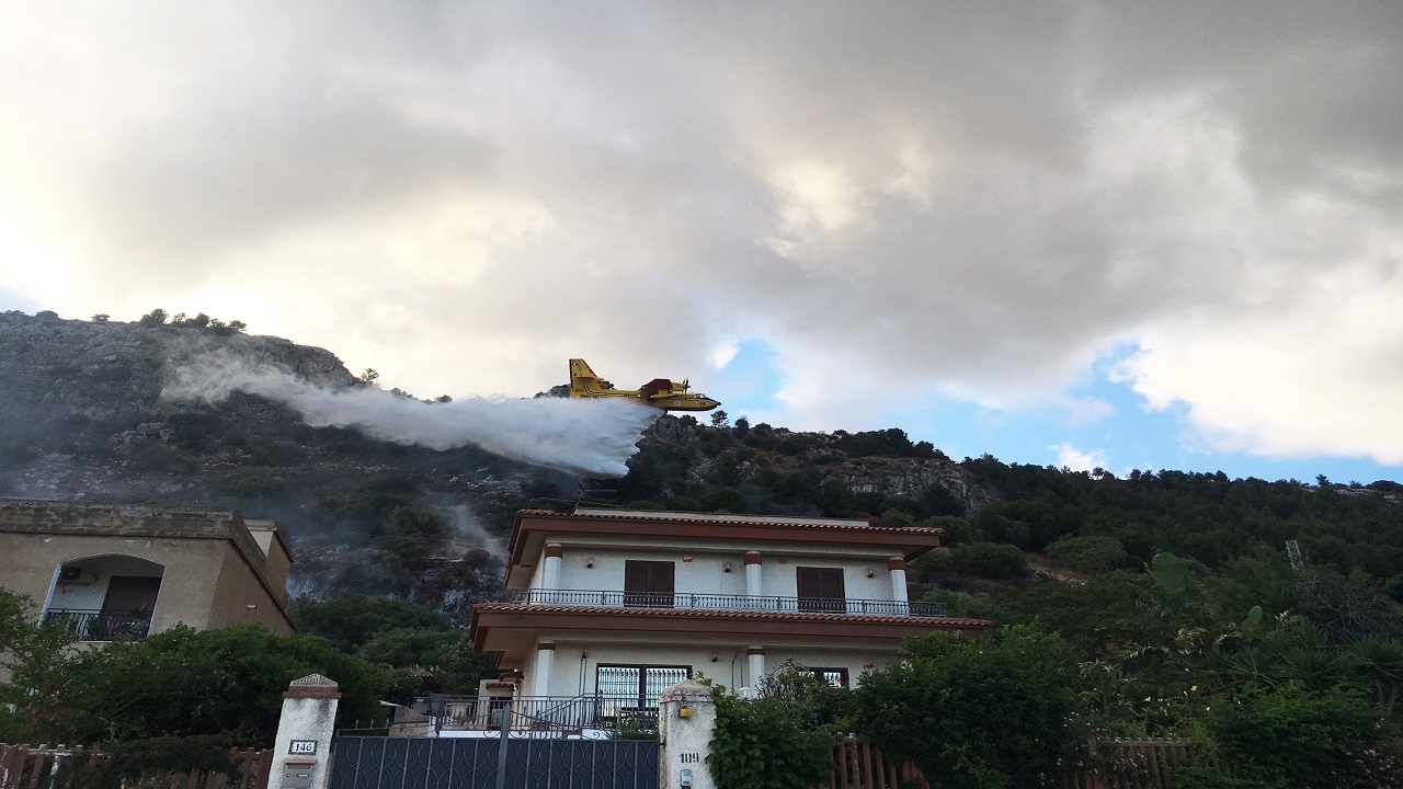 incendio-san-calogero-21-mag-2017 1280x720