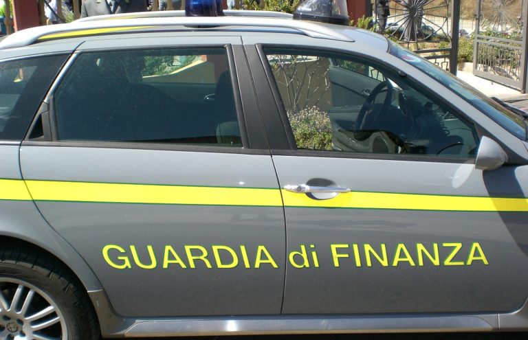 GUARDIA FINANZA AUTO 1280X720