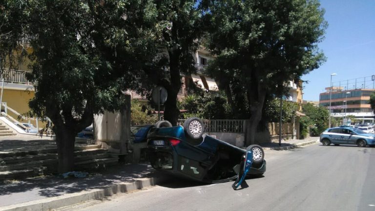 auto capovolta orizzontale 1280x720