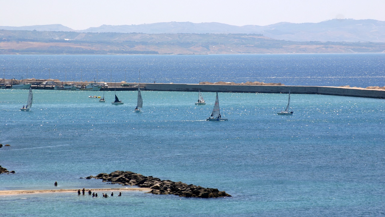 BARCHE A VELA DAVANTI PORTO 3