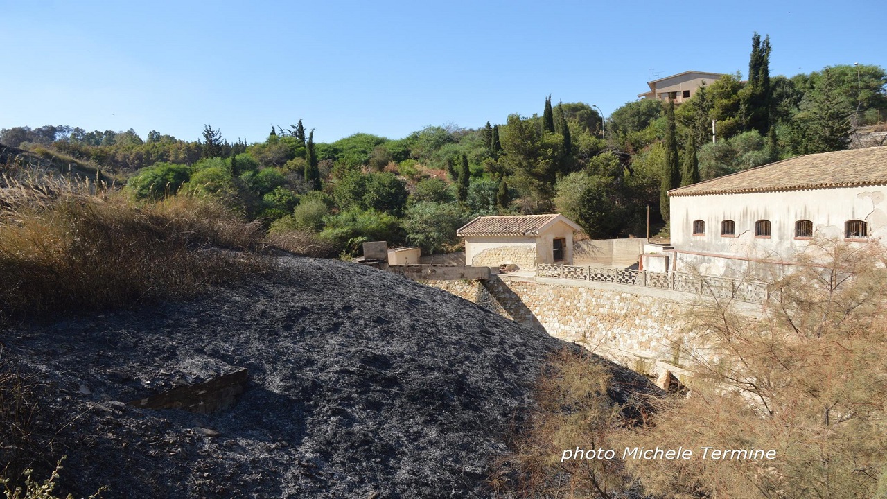 MUCIARE STABILIMENTO TERMALE INCENDIO