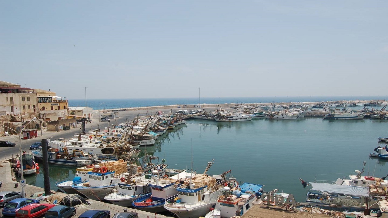 MARINERIA DI SCIACCA SUL PIEDE DI GUERRA:L'UE VUOLE TELECAMERE A BORDO PER MONITORARE LA PESCA