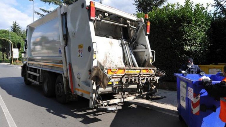 camion-raccolta-rifiuti