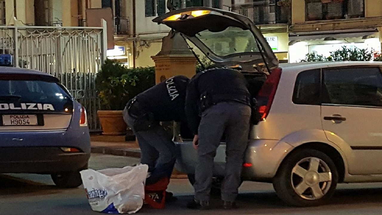perquisizione POLIZIA
