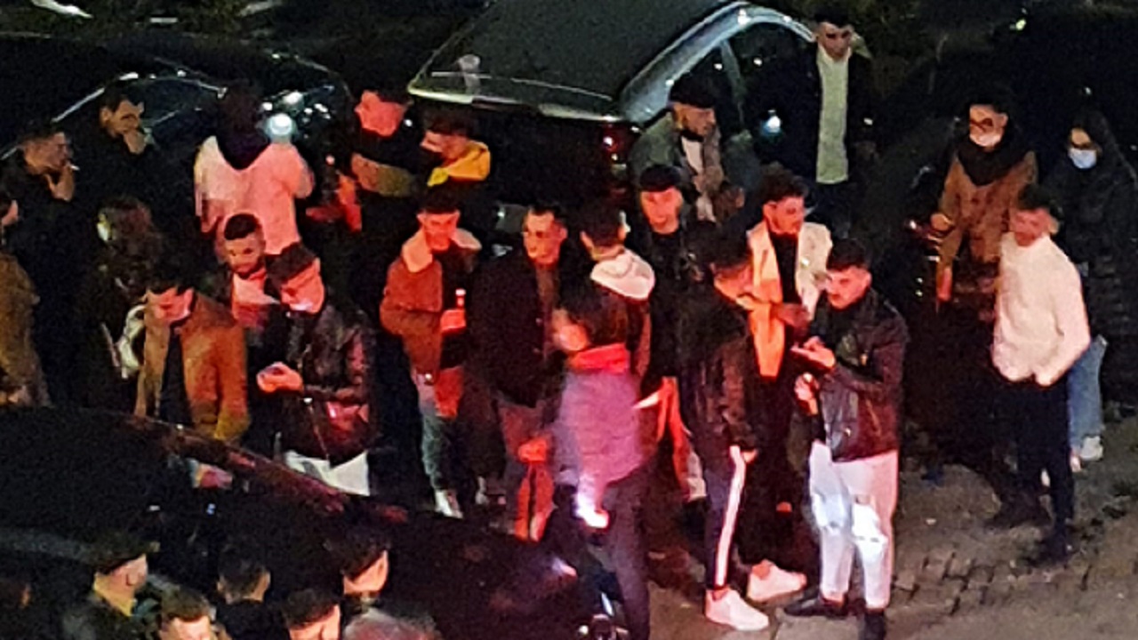 assembramenti piazza rossi 2021