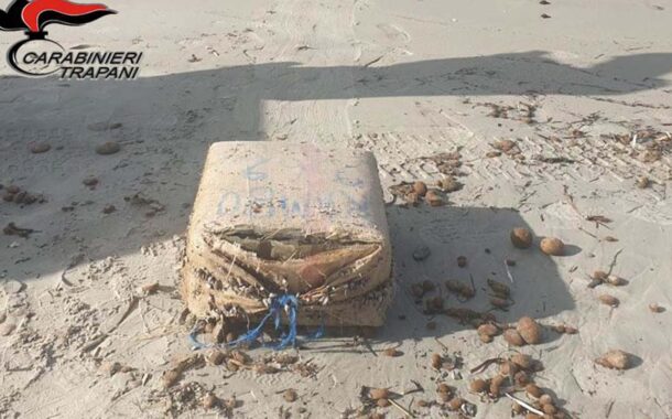 Marsala: rinvenuti 40 chili di droga sulla spiaggia di Birgi Sottano