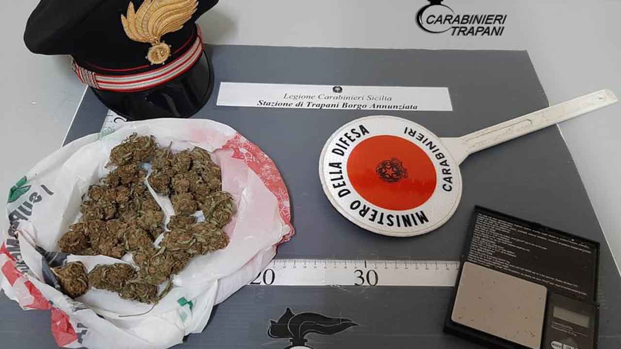 Trapani, aveva a casa 70 grammi di marijuana: arrestato