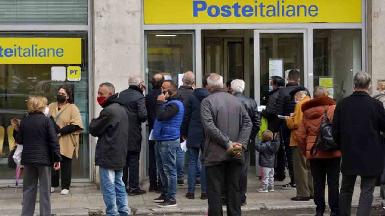 Assembramenti davanti agli uffici postali, la Cisl chiede la presenza delle forze dell'ordine