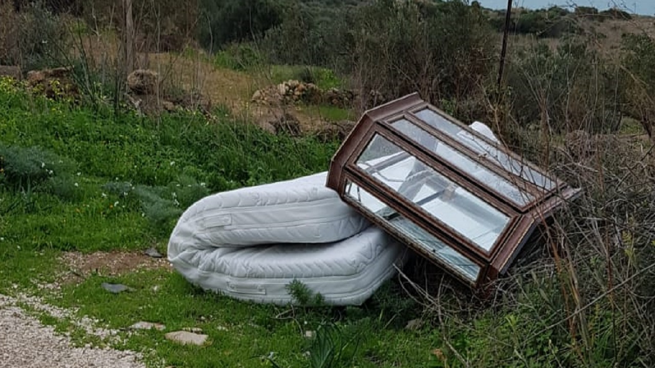 rifiuti via lanterna 2021