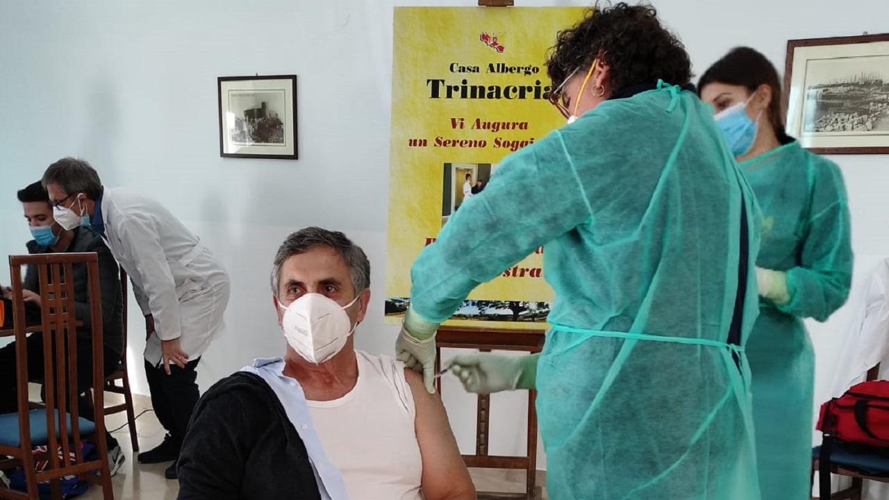 Alla Trinacria di Sciacca i primi vaccini per anziani ospiti delle Case di riposo  <font color=