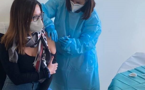 Dall'8 aprile ripresa prenotazione vaccini per due categorie