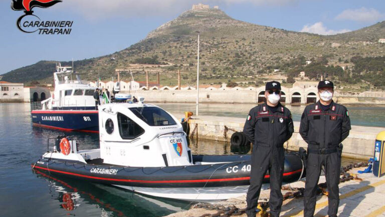 Carabinieri motovedetta Favignana