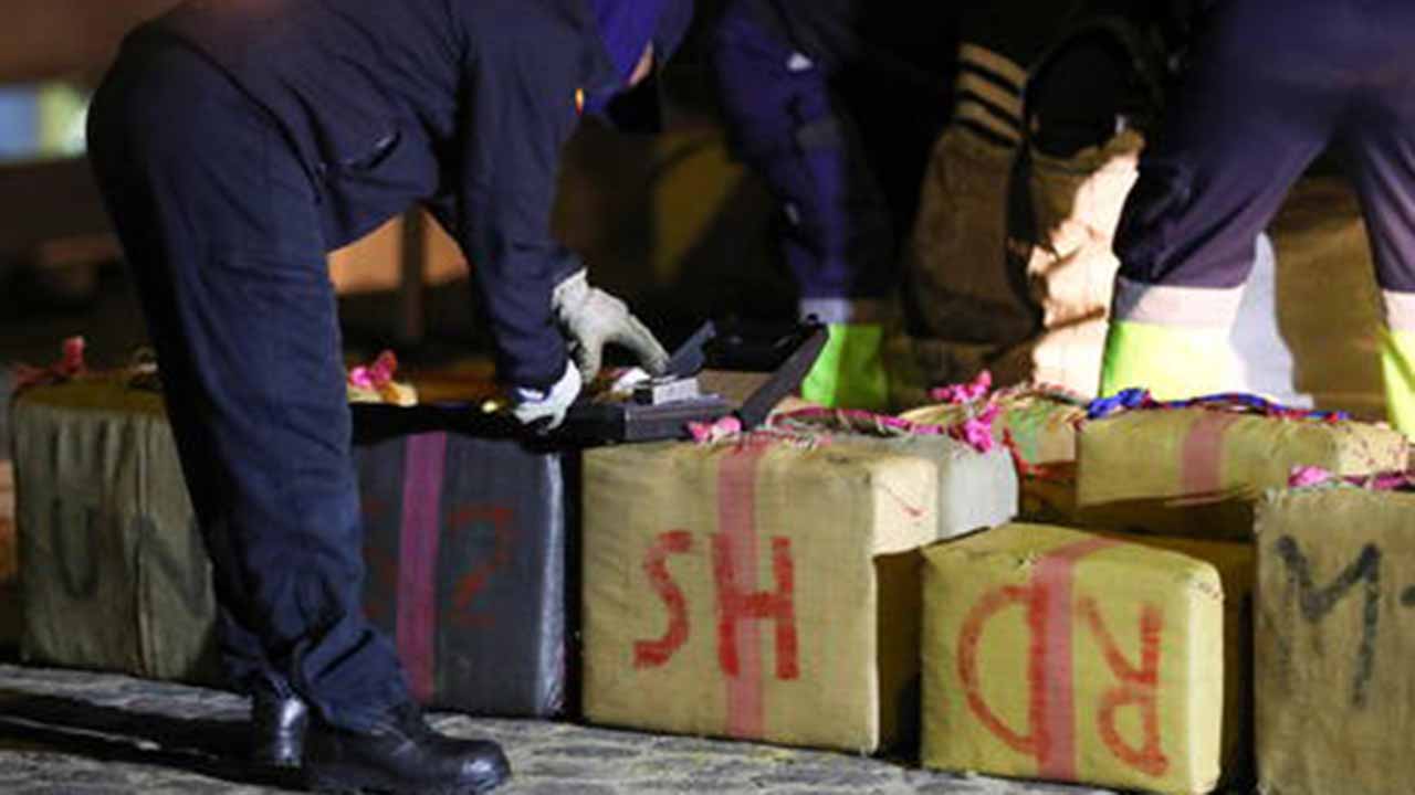 15 tons of hashish intercepted at sea