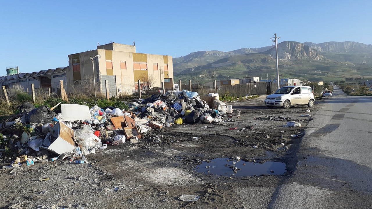 RIFIUTI SANTA MARIA SPOSTATI DA MEZZO MECCANICO 2021