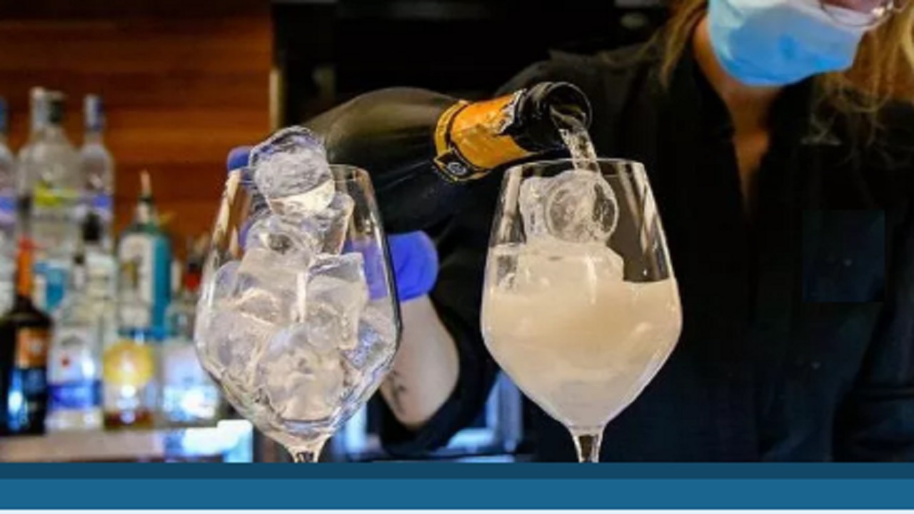 barista con mascherina generica