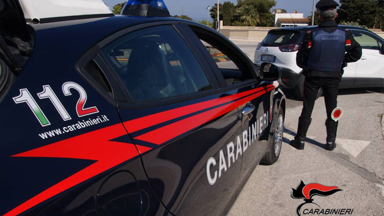 carabinieri fermano auto