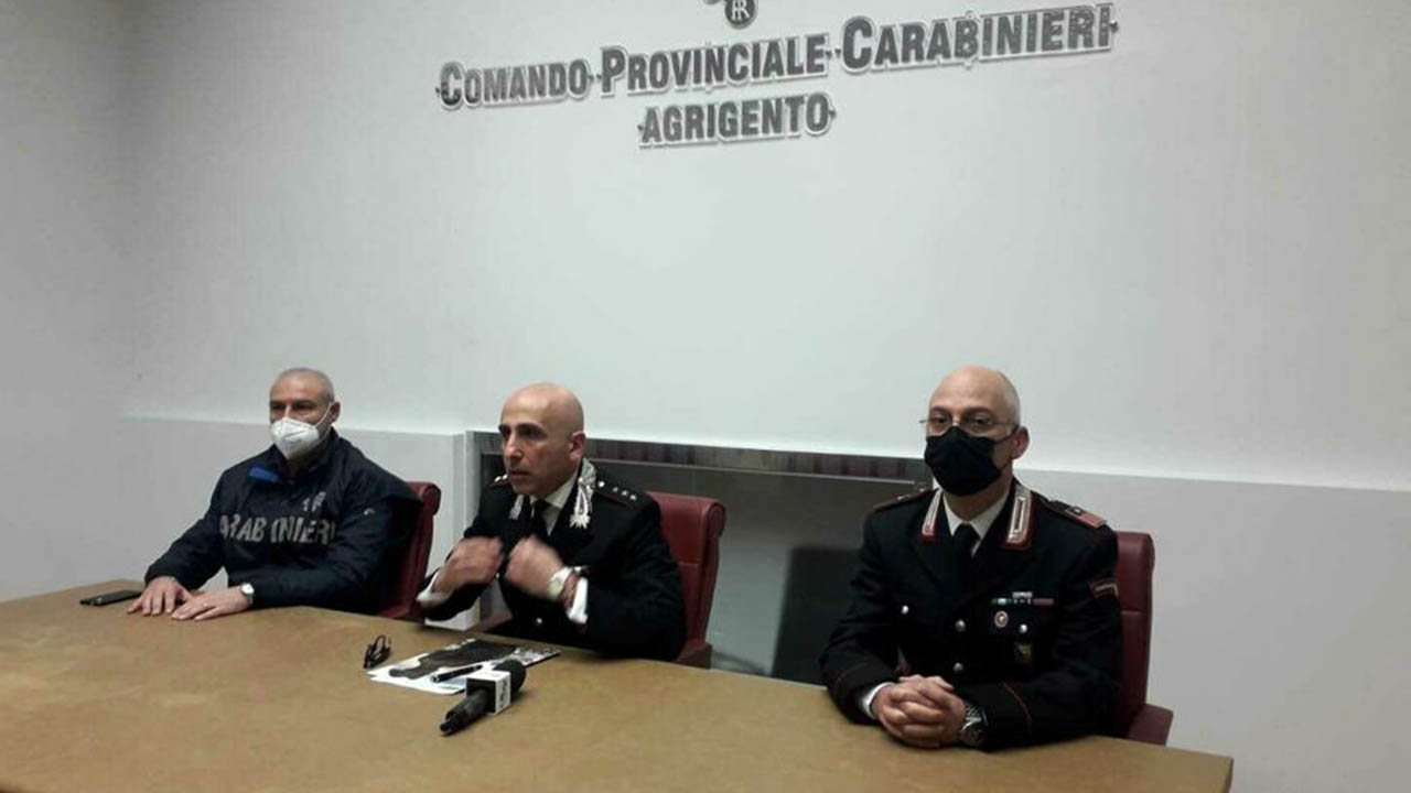 da sinistra il comandgioacchino amato, il capitano luigi pacifico e il maresciallo alessandro costa