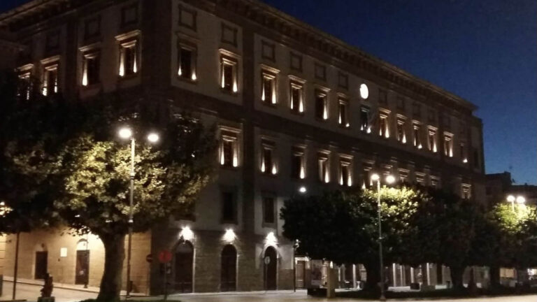 palazzo municipale di sciacca illuminato