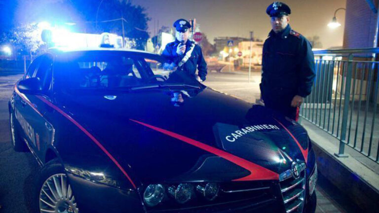 Carabinieri pattuglia sera