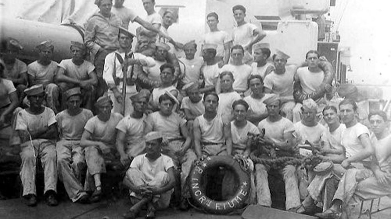 Incrociatore Fiume marinai Menfi