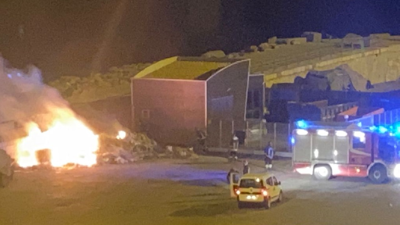 incendio rifiuti porto 2021