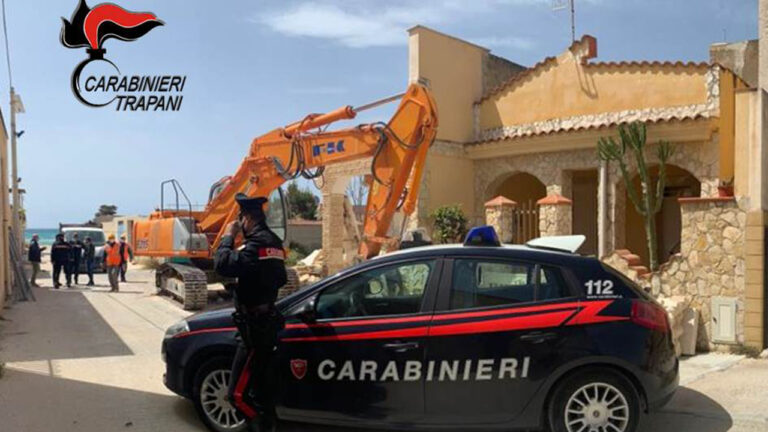 CARABINIERI TRISCINA DEMOLIZIONE CASE ABUSIVE 2