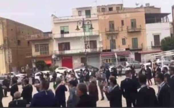 Dopo la messa di Pasqua festeggiamento con 