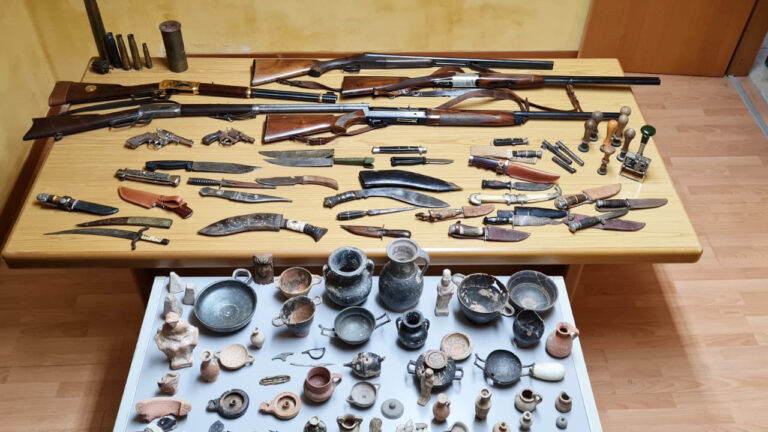 Sequestro SCiacca armi e reperti archeologici 3