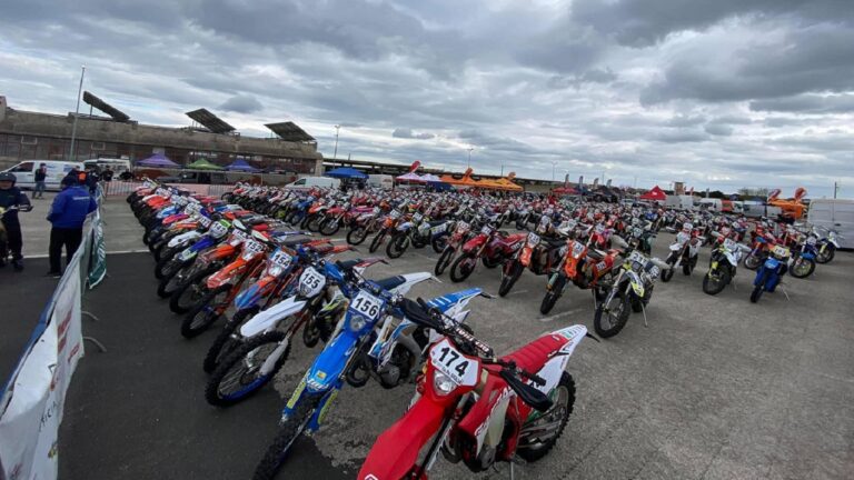 motocross moto al apddock