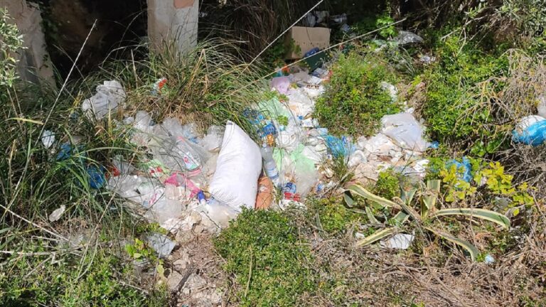 rifiuti a terra san calogero