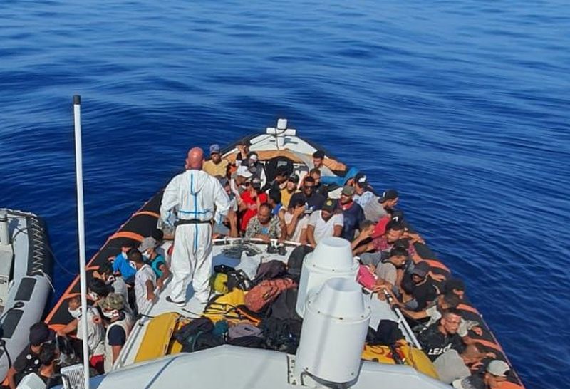 Nuova ondata di sbarchi a Lampedusa, altri avvistamenti nel Mediterraneo