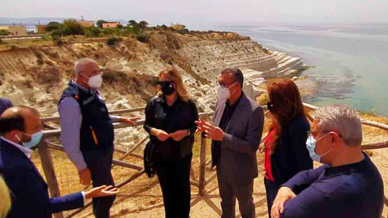 Assessore Cordaro presso la Scala dei Turchi