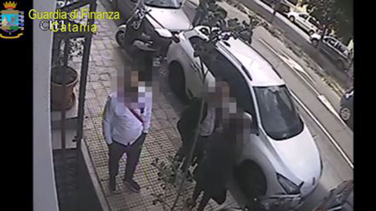 GUARDIA FINANZA BLITZ cATANIA EVASIONE FISCALE