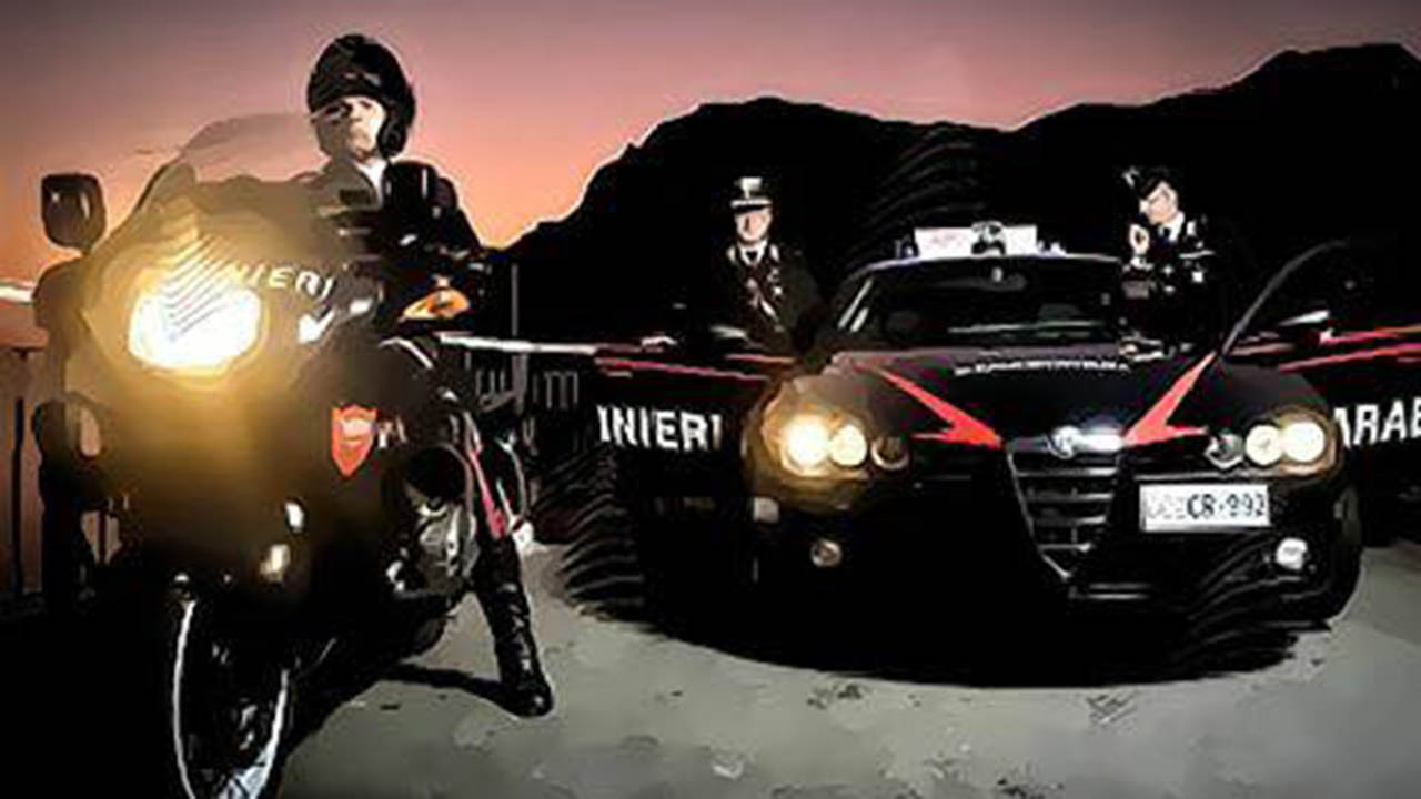carabineiri pattuglia e moto