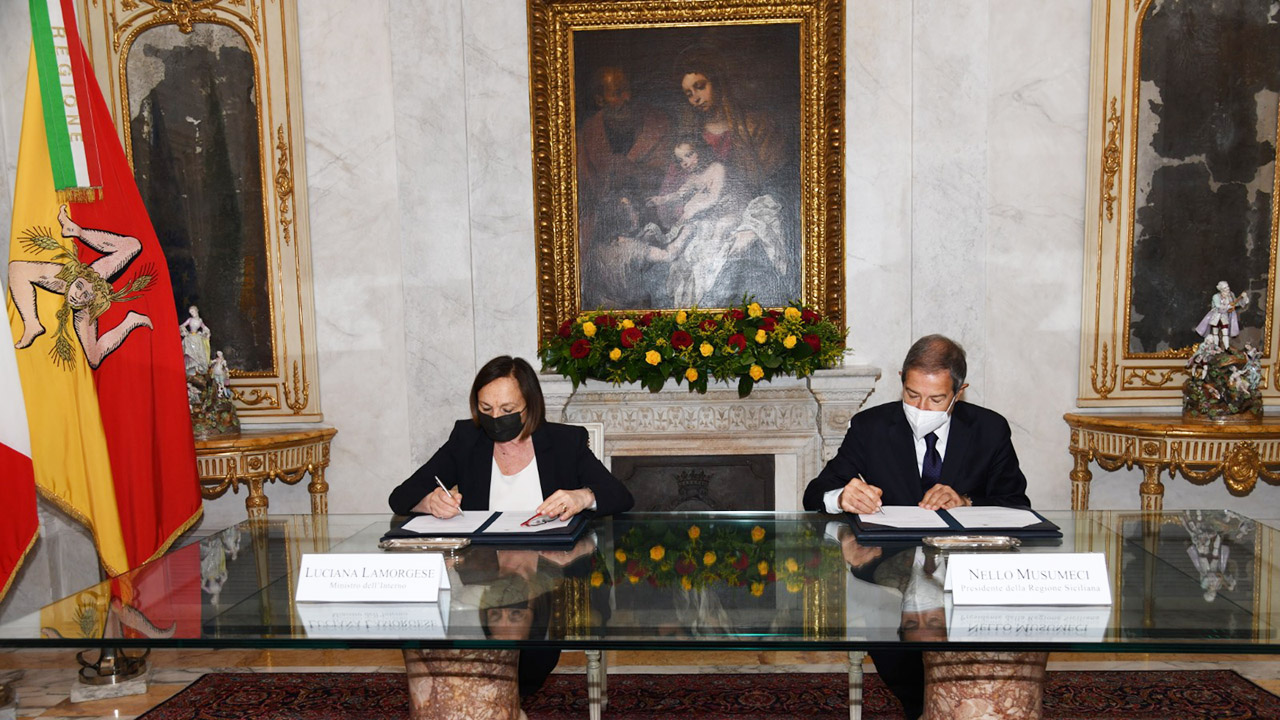 firma protocollo Lamorgese-Musumeci_1