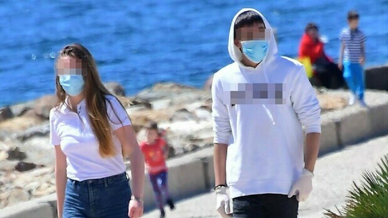 ragazzi con mascherina