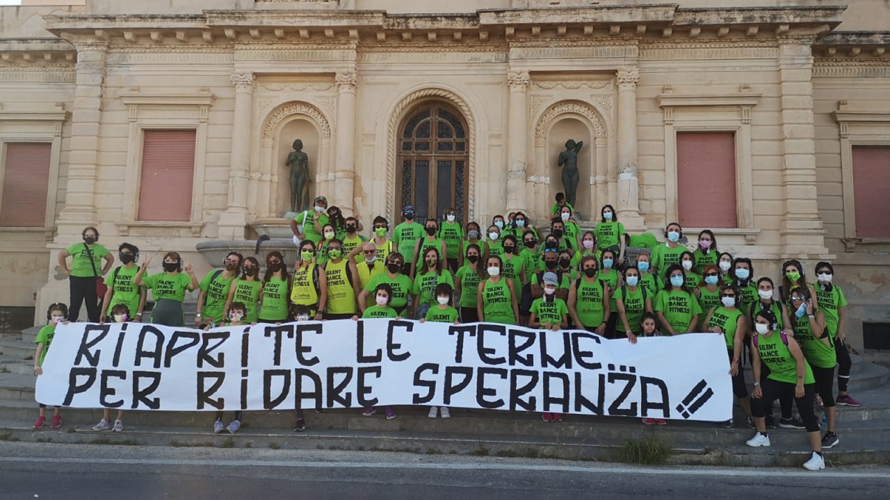 terme gruppo fitness davanti stabilimento 2021