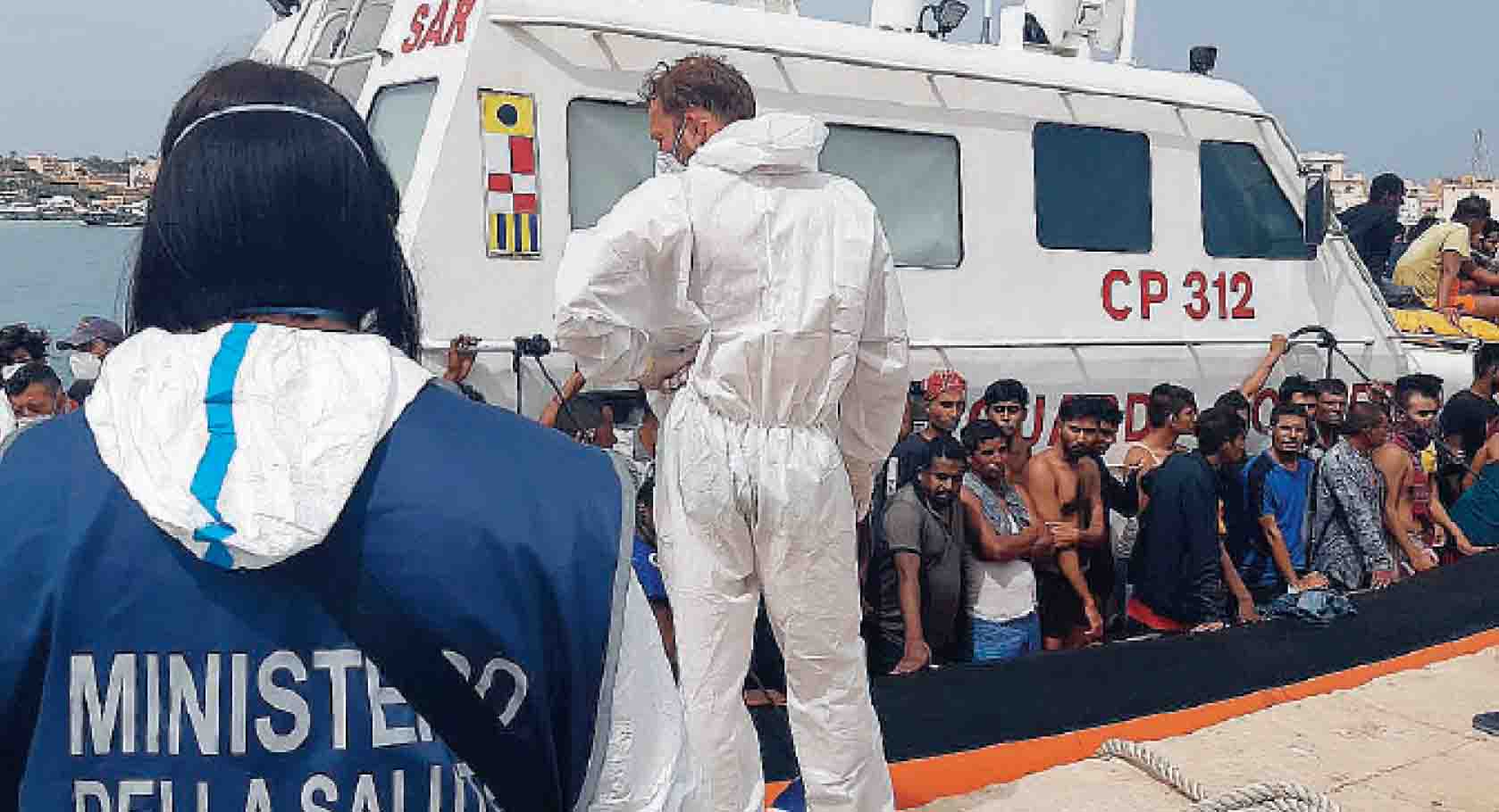 Lampedusa migranti sbarchi