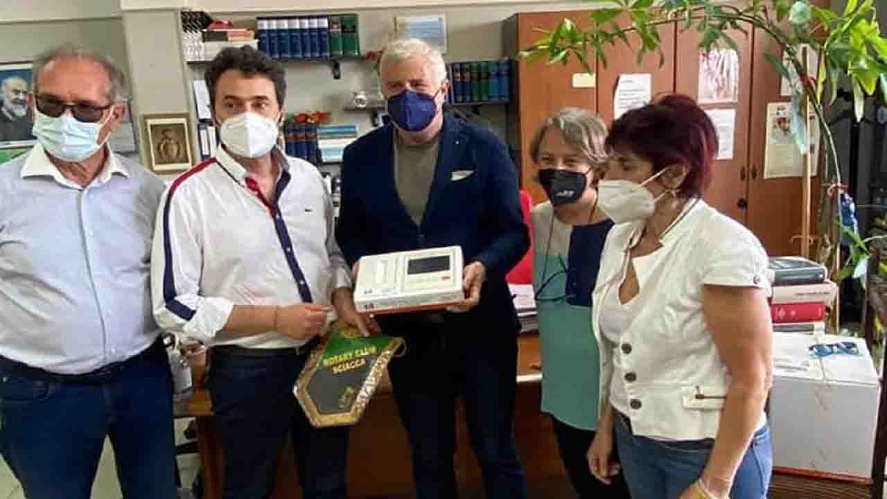 Il Rotary Club Sciacca dona elettrocardiografo al reparto di medicina dell’Ospedale Giovanni Paolo II