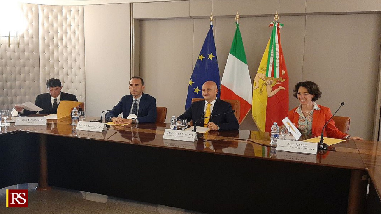 export flying desk regione 2021