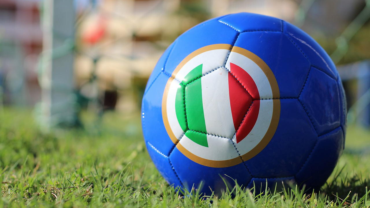 pallone calcio Italia