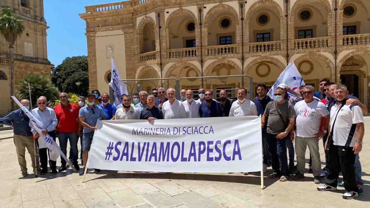 Crisi pesca, da Mazara del Vallo si alza l'urlo dei pescatori: 