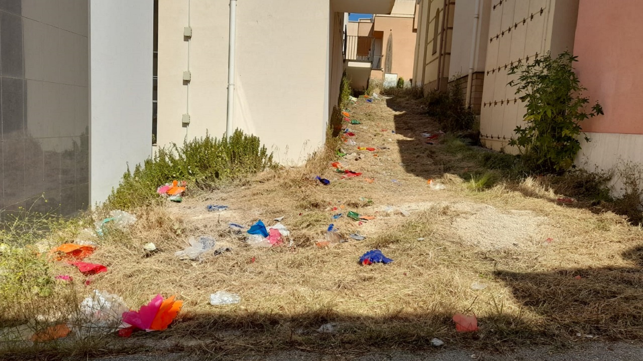 sporcizia cimitero 2021