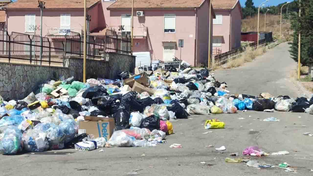 FAVARA RIFIUTI DEGRADO