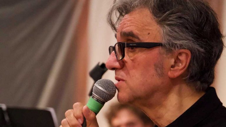 Gaetano-Curreri-canta-con-gli-Stadio