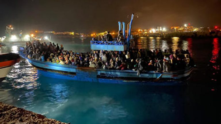 >>>ANSA/ SI RIBALTA UN BARCONE, 7 MIGRANTI MORTI AL LARGO DI LAMPEDUSA