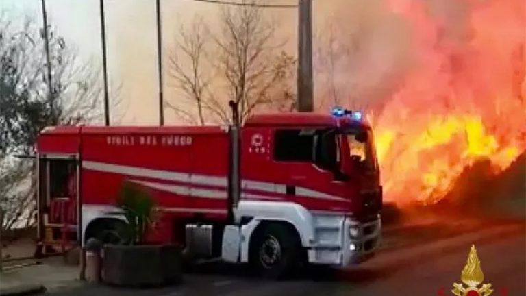 Pompieri vigili fuoco incendi boschi