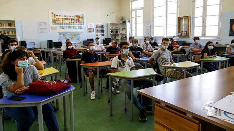 Scuola-classe-mascherine