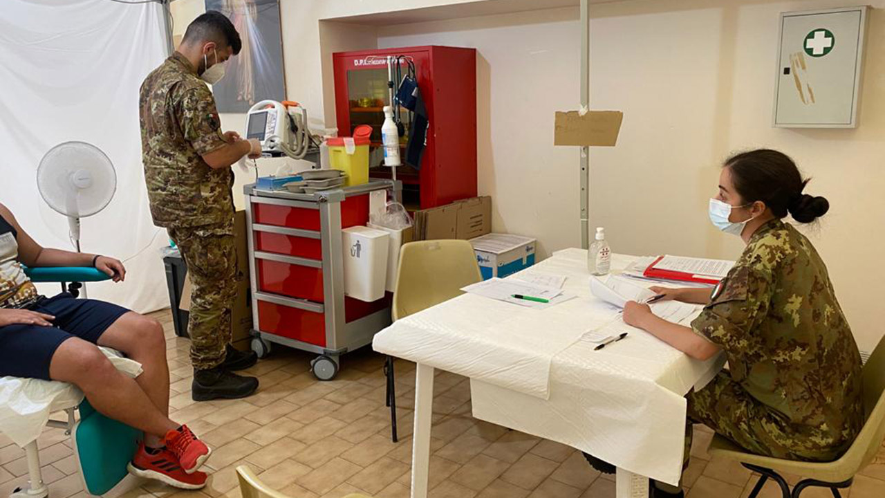 Vaccini i militari in azione Agrigento
